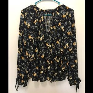 American Eagle Button Back Floral Top